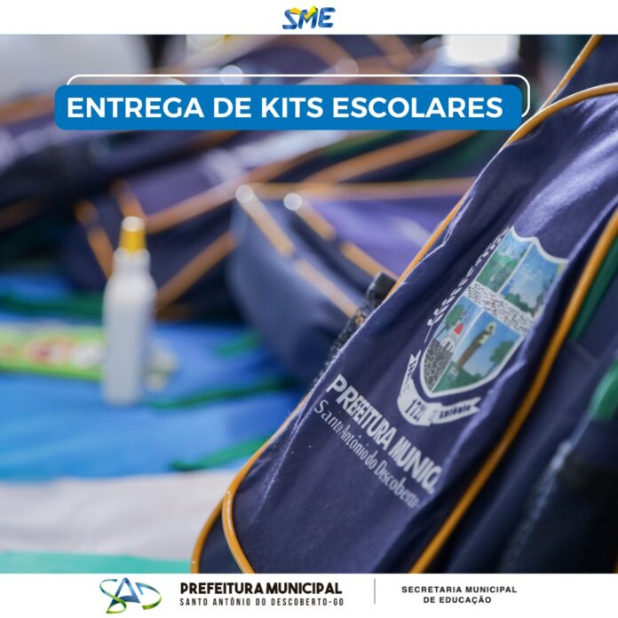 Educação: Gestão entrega kits com material escolar em unidades municipais de ensino